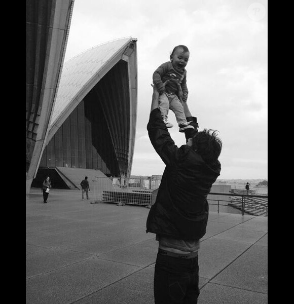 Camille Lacourt avec sa fille Jazz, sur Instagram le 20 octobre 2019.