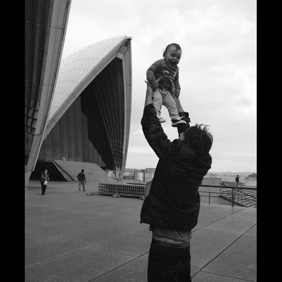 Camille Lacourt avec sa fille Jazz, sur Instagram le 20 octobre 2019.