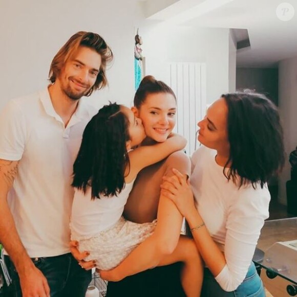 Camille Lacourt, sa compagne Alice et Valérie Bègue avec leur fille Jazz, sur Instagram le 20 octobre 2019.