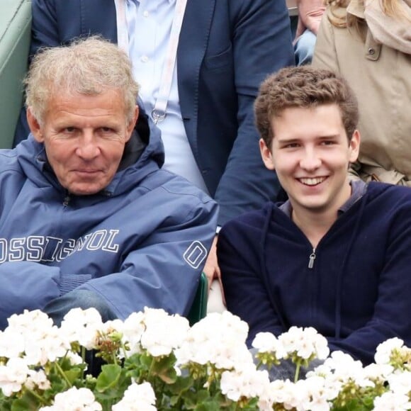Patrick Poivre d'Arvor et son fils François assistent au 8e sacre de Rafael Nadal lors des Internationaux de France à Roland-Garros à Paris, le 9 juin 2013.