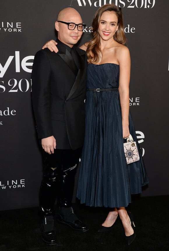 Le maquilleur Daniel Martin et Jessica Alba au photocall de la 5ème édition des "InStyle Awards" au Getty Center à Los Angeles, le 21 octobre 2019.