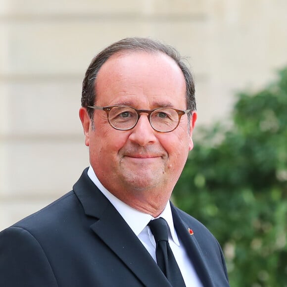 L'ancien Président de la République française François Hollande - Les chefs d'Etat et de Gouvernement étrangers ayant fait le déplacement en France pour rendre hommage au Président Jacques Chirac à la sortie du Palais de l'Elysée Paris, France, le 30 septembre 2019. © Cyril Moreau/Bestimage