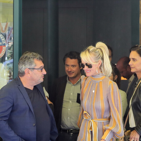 Michel Jankielewicz, Laeticia Hallyday, Barbara Uzzan, la comptable de Laeticia - Laeticia Hallyday à la sortie du restaurant "Mon Square" à Paris le 19 septembre 2019.