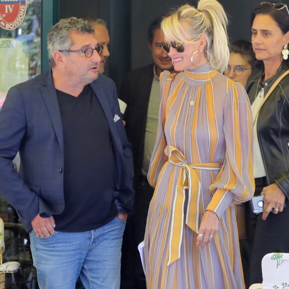 Michel Jankielewicz, Laeticia Hallyday, Barbara Uzzan, la comptable de Laeticia - Laeticia Hallyday à la sortie du restaurant "Mon Square" à Paris le 19 septembre 2019.