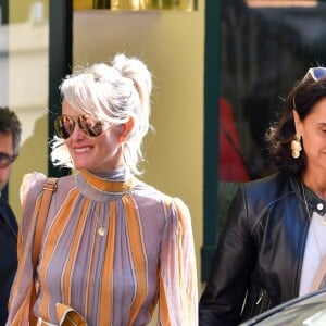 Michel Jankielewicz, Laeticia Hallyday, Barbara Uzzan, la comptable de Laeticia - Laeticia Hallyday à la sortie du restaurant "Mon Square" à Paris le 19 septembre 2019.