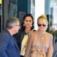 Michel Jankielewicz, Laeticia Hallyday, Barbara Uzzan, la comptable de Laeticia - Laeticia Hallyday à la sortie du restaurant "Mon Square" à Paris le 19 septembre 2019.