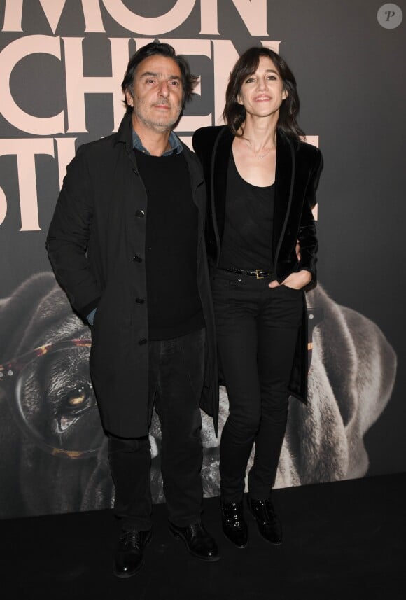 Yvan Attal et sa compagne Charlotte Gainsbourg - Avant-première du film "Mon chien stupide" au cinéma UGC Normandie à Paris, le 22 octobre 2019. © Coadic Guirec/Bestimage