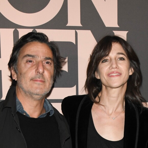 Yvan Attal et sa compagne Charlotte Gainsbourg - Avant-première du film "Mon chien stupide" au cinéma UGC Normandie à Paris, le 22 octobre 2019. © Coadic Guirec/Bestimage