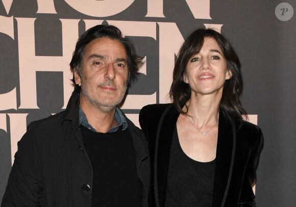 Yvan Attal et sa compagne Charlotte Gainsbourg - Avant-première du film "Mon chien stupide" au cinéma UGC Normandie à Paris, le 22 octobre 2019. © Coadic Guirec/Bestimage