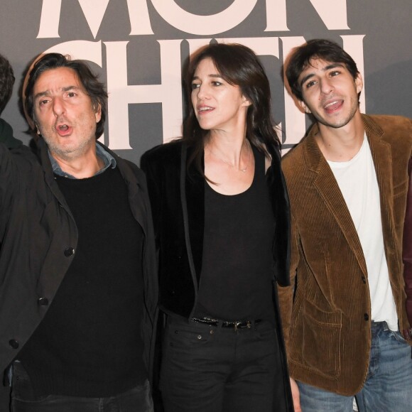 Pascale Arbillot, Sébastien Thiery, Pablo Venzal, Yvan Attal, sa compagne Charlotte Gainsbourg et leur fils Ben Attal et Adèle Wismes - Avant-première du film "Mon chien stupide" au cinéma UGC Normandie à Paris, le 22 octobre 2019. © Coadic Guirec/Bestimage