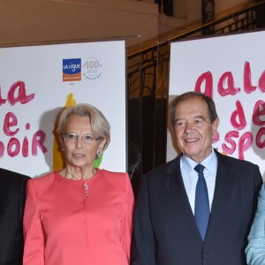 Julie Gayet, Jean-Loup Arnaud, Michèle Alliot-Marie, Patrick Ollier, Sophie Cluzel et son mari Bruno - 27e Gala de l'Espoir de la Ligue contre le cancer au Théâtre des Champs-Elysées à Paris, le 22 octobre 2019. © Giancarlo Gorassini/Bestimage