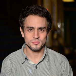 Exclusif - Benjamin Siksou - Première séance de travail à l'occasion de la présentation du casting du premier spectacle musical "Les souliers rouges", créé par M.Lavoine et F.Aboulker, qui sera pour la première fois sur scène au théâtre Luxembourg de Meaux le 25 janvier 2020, avant de s'installer 3 mois à partir du 31 janvier 2020 aux Folies Bergère à Paris. Le 17 octobre 2019 Les Souliers Rouges raconte l'histoire d'Isabelle, une jeune fille au coeur pur, qui monte à Paris pour tenter d'accomplir son rêve : devenir une danseuse Etoile. Elle croise la route de Victor, chorégraphe réputé de l'Opéra de Paris, qui a décidé de se lancer dans un projet insensé : monter le ballet maudit " Les Souliers Rouges ". La légende dit que le diable hante depuis toujours lescouloirs de l'Opéra au sujet de ce ballet, et qu'il aurait caché une paire de ballerines rouges. Ces chaussons magiques portent en eux un piège : " Celle qui les chaussera connaîtra la renommée mais devra renoncer à l'amour, sinon la malédiction sera terrible "... Ce spectacle sera une succession féerique de tableaux chantés et dansés qui parlent d'amour, de rêve, de danse, d'art, d'ambition dévorante, de poésie... © Veeren / Bestimage