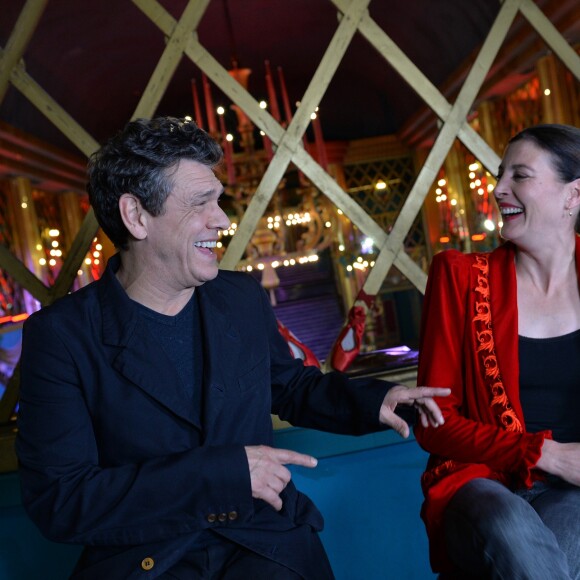 Exclusif - Marc Lavoine et Marie Agnès Gillot (Chorégraphe des danses du spectacle) - Première séance de travail à l'occasion de la présentation du casting du premier spectacle musical "Les souliers rouges", créé par M.Lavoine et F.Aboulker, qui sera pour la première fois sur scène au théâtre Luxembourg de Meaux le 25 janvier 2020, avant de s'installer 3 mois à partir du 31 janvier 2020 aux Folies Bergère à Paris. Le 17 octobre 2019 Les Souliers Rouges raconte l'histoire d'Isabelle, une jeune fille au coeur pur, qui monte à Paris pour tenter d'accomplir son rêve : devenir une danseuse Etoile. Elle croise la route de Victor, chorégraphe réputé de l'Opéra de Paris, qui a décidé de se lancer dans un projet insensé : monter le ballet maudit " Les Souliers Rouges ". La légende dit que le diable hante depuis toujours lescouloirs de l'Opéra au sujet de ce ballet, et qu'il aurait caché une paire de ballerines rouges. Ces chaussons magiques portent en eux un piège : " Celle qui les chaussera connaîtra la renommée mais devra renoncer à l'amour, sinon la malédiction sera terrible "... Ce spectacle sera une succession féerique de tableaux chantés et dansés qui parlent d'amour, de rêve, de danse, d'art, d'ambition dévorante, de poésie... © Veeren / Bestimage