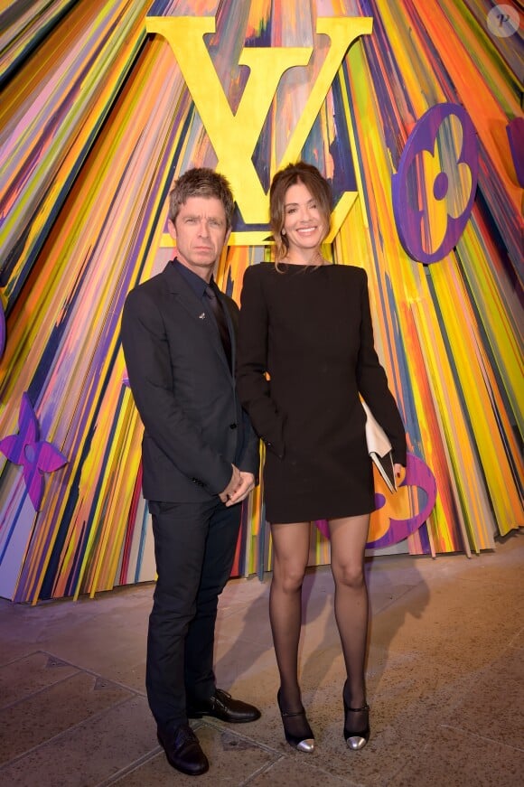 Noel Gallagher et Sara MacDonald assistent à la soirée de réouverture du magasin Louis Vuitton situé sur Bond Street. Londres, le 23 octobre 2019.