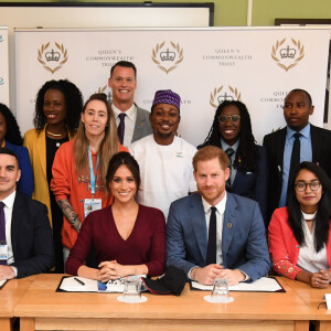 Meghan Markle et le prince Harry participent à une réunion sur l'égalité des genres avec les membres du Queen's Commonwealth Trust (dont elle est vice-présidente) et du sommet One Young World au château de Windsor, le 25 octobre 2019.