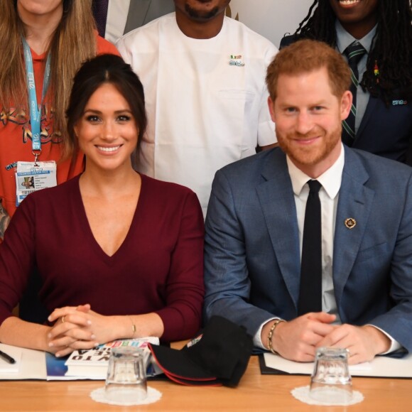 Meghan Markle et le prince Harry participent à une réunion sur l'égalité des genres avec les membres du Queen's Commonwealth Trust (dont elle est vice-présidente) et du sommet One Young World au château de Windsor, le 25 octobre 2019.