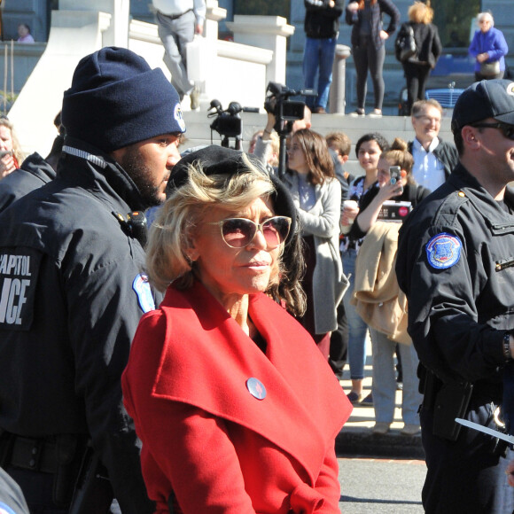 Jane Fonda participait pour la deuxième semaine à une manifestation pour le climat devant le Capitole à Washington le 18 octobre 2019 avec le mouvement Fire Drill Fridays. Et pour la deuxième semaine, elle a été arrêtée par la police.