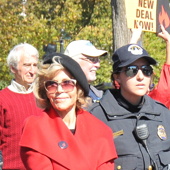 Jane Fonda participait pour la deuxième semaine à une manifestation pour le climat devant le Capitole à Washington le 18 octobre 2019 avec le mouvement Fire Drill Fridays. Et pour la deuxième semaine, elle a été arrêtée par la police.