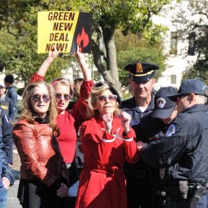 Jane Fonda participait pour la deuxième semaine à une manifestation pour le climat devant le Capitole à Washington le 18 octobre 2019 avec le mouvement Fire Drill Fridays. Et pour la deuxième semaine, elle a été arrêtée par la police.