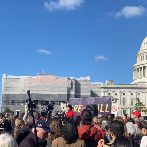 Jane Fonda participait pour la deuxième semaine à une manifestation pour le climat devant le Capitole à Washington le 18 octobre 2019 avec le mouvement Fire Drill Fridays. Et pour la deuxième semaine, elle a été arrêtée par la police.