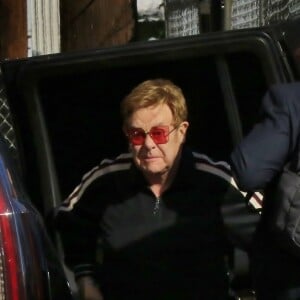 Elton John arrive dans les studios de l'émission 'Jimmy Kimmel Live!' à Hollywood, le 15 octobre 2019. © CPA / Bestimage