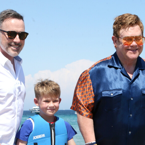 Elton John, son mari David Furnish et leurs fils Elijah et Zachary au Club 55 à Saint-Tropez. Le 2 août 2019 © Luc Boutria / Nice Matin / Bestimage
