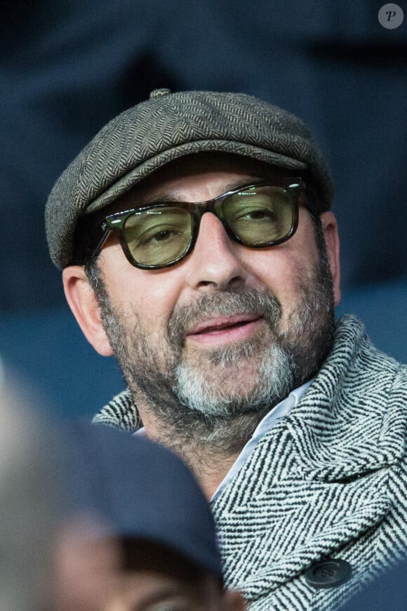 Kad Merad dans les tribunes lors du match de Ligue 1 "PSG - OM (4-0)" au Parc des Princes, le 27 octobre 2019. © Cyril Moreau/Bestimage