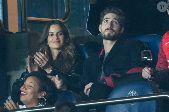 Kevin Trapp et sa compagne Izabel Goulart dans les tribunes lors du match de Ligue 1 "PSG - OM (4-0)" au Parc des Princes, le 27 octobre 2019. © Cyril Moreau/Bestimage