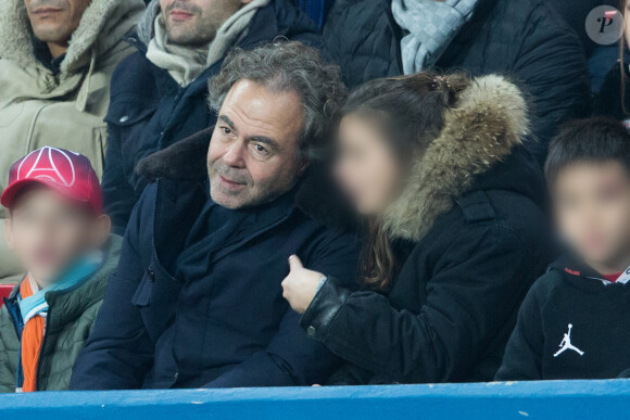 Luc Chatel dans les tribunes lors du match de Ligue 1 "PSG - OM (4-0)" au Parc des Princes, le 27 octobre 2019. © Cyril Moreau/Bestimage