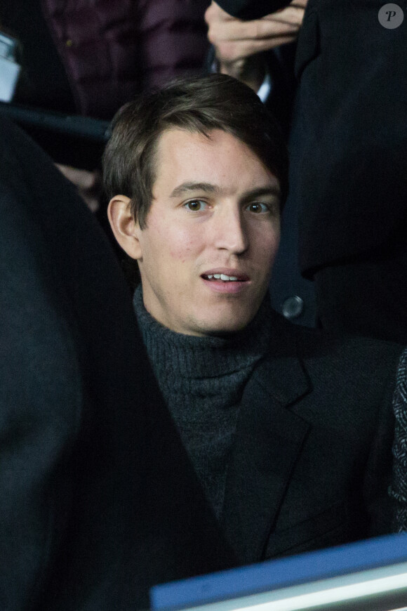 Alexandre Arnault dans les tribunes lors du match de Ligue 1 "PSG - OM (4-0)" au Parc des Princes, le 27 octobre 2019. © Cyril Moreau/Bestimage