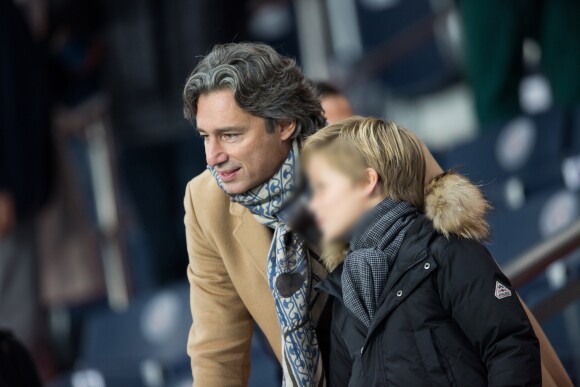 Laurent Solly et son fils Marceau dans les tribunes lors du match de Ligue 1 "PSG - OM (4-0)" au Parc des Princes, le 27 octobre 2019. © Cyril Moreau/Bestimage