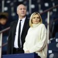 Vadim Vasilyev et sa femme dans les tribunes lors du match de Ligue 1 "PSG - OM (4-0)" au Parc des Princes, le 27 octobre 2019.