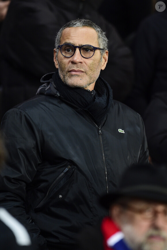 Richard Dacoury dans les tribunes lors du match de Ligue 1 "PSG - OM (4-0)" au Parc des Princes, le 27 octobre 2019.