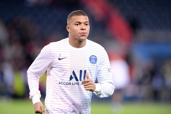 Echauffement - Kylian Mbappé lors du match de Ligue 1 "PSG - OM (4-0)" au Parc des Princes. Paris, le 27 octobre 2019.