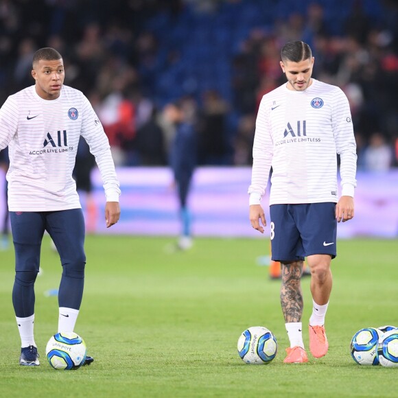 Echauffement - Kylian Mbappé et Mauro Icardi lors du match de Ligue 1 "PSG - OM (4-0)" au Parc des Princes. Paris, le 27 octobre 2019.