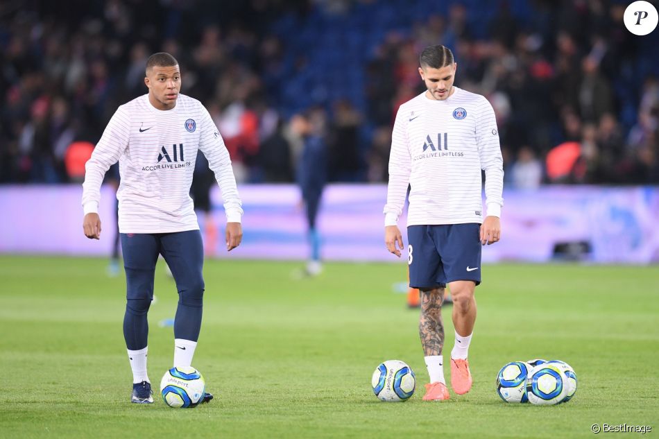 Echauffement - Kylian Mbappé et Mauro Icardi lors du match de Ligue 1 &quot;PSG - OM (4-0)&quot; au Parc des Princes. Paris, le 27 octobre 2019.