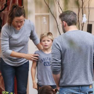 Ben Affleck et Jennifer Garner sont de sortie avec leurs enfants Samuel et Seraphina à Los Angeles, le 27 octobre 2019.