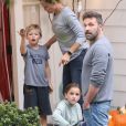 Ben Affleck et Jennifer Garner sont de sortie avec leurs enfants Samuel et Seraphina à Los Angeles, le 27 octobre 2019.