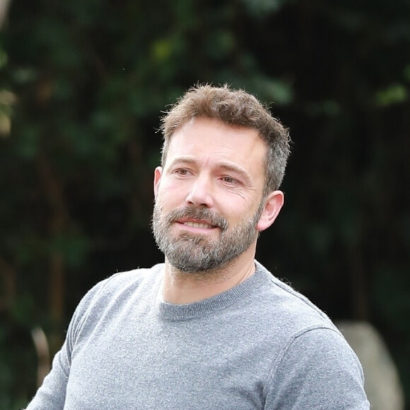 Ben Affleck arrive au domicile de Jennifer Garner à Los Angeles, le 27 octobre 2019.