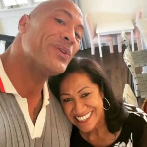 Dwayne Johnson souhaite un joyeux anniversaire à sa mère, Ata Johnson. Octobre 2019.