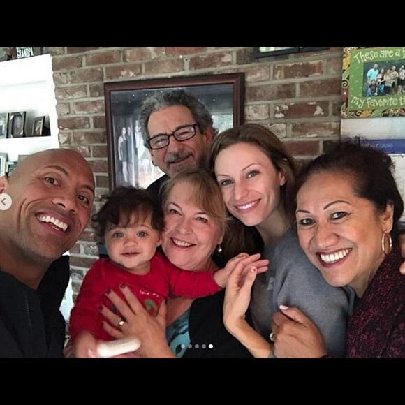 Dwayne Johnson en famille, avec sa mère Ata (à droite). 2019.