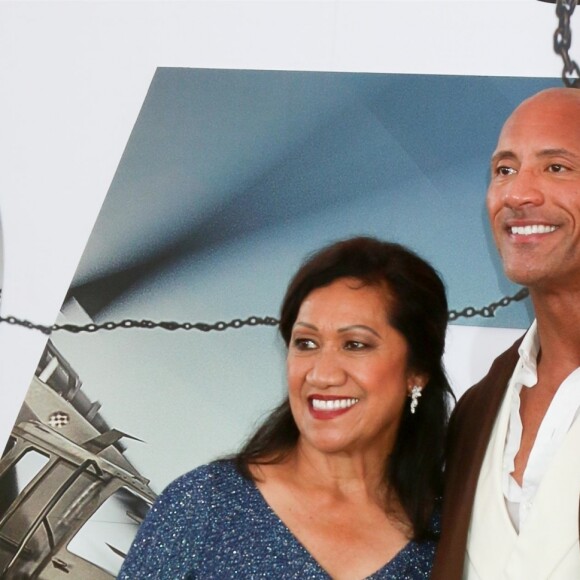 Dwayne Johnson et sa mère Ata Johnson à la première du film "Fast & Furious Hobbs & Shaw" à Los Angeles, le 13 juillet 2019.