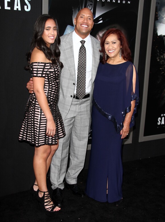 Ata Johnson, son fils Dwayne Johnson et sa petite-fille Simone Alexandra Johnson à la première du film "San Andreas" à Los Angeles le 26 mai 2015.