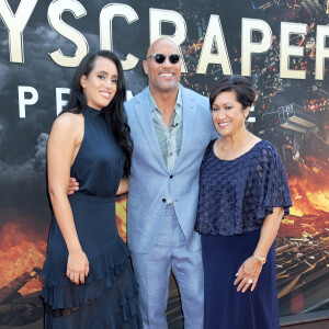 Simone Garcia Johnson avec son père Dwayne Johnson et sa grand-mère Ata Johnson à la première de 'Skyscraper' au AMC Loews Lincoln Square à New York, le 10 juillet 2018.