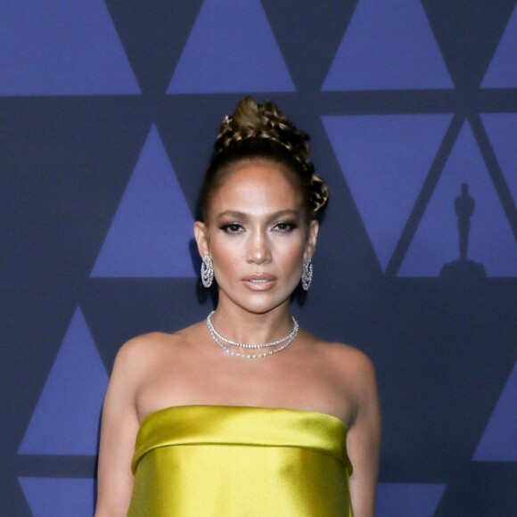 Jennifer Lopez au photocall de la 11ème édition des "Annual Governors Awards" au Hollywood & Highland Center à Los Angeles, le 27 octobre 2019.