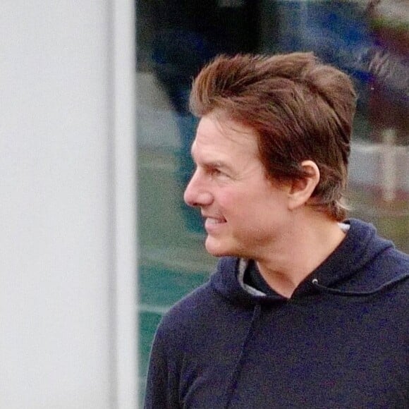 Exclusif - Tom Cruise emmène son fils Connor Cruise faire un tour dans son hélicoptère à Londres le 11 octobre 2019.