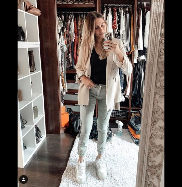 Après la naissance de Juliann, Jesta dévoile son ventre post-accouchement (septembre 2019).