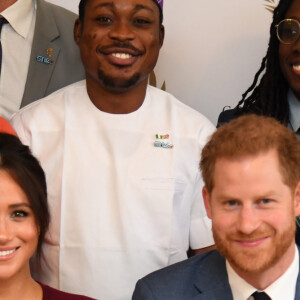 Le prince Harry, duc de Sussex, et Meghan Markle, duchesse de Sussex, participent à une réunion sur l'égalité des genres avec les membres du Queen's Commonwealth Trust (dont elle est vice-présidente) et du sommet One Young World au château de Windsor, le 25 octobre 2019.