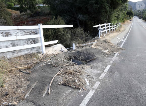 Exclusif - Kevin Hart hospitalisé : l'acteur américain victime d'un accident de voiture dans le quartier de Malibu à quelques mètres de son domicile à Los Angeles, le 1er septembre 2019. Les faits ont eu lieu sur l'autoroute de Mulholland, dans le comté de Los Angeles. Blessé, l'acteur américain a été hospitalisé dans la foulée avec des blessures sérieuses au dos. Kevin Hart n'était pas au volant du véhicule, il occupait le siège passager de la voiture. Le conducteur, identifié comme étant Jared Black, producteur, acteur et réalisateur, a perdu le contrôle du véhicule. Selon les analyses, Jared Black n'avait ni bu ni consommé de la drogue. La voiture s'est retournée dans un fossé au bord de la route. Le mannequin Rebecca Brosterman, fiancée de Jared Black, était en compagnie des deux hommes. Elle n'aurait pas été blessée. Le 3 septembre 2019