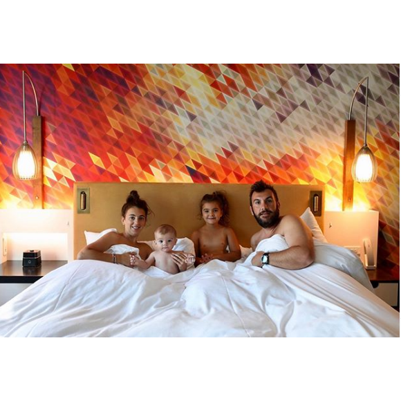 Laurent Ournac dévoile une tendre photo avec sa femme Ludivine, son fils Léon et sa fille Capucine, le 20 août 2019, sur Instagram